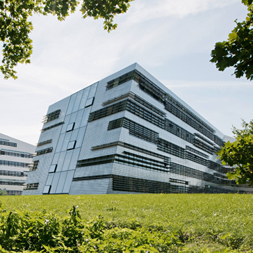 Das Gebäude des Johann Radon Institute for Computational and Applied Mathematics der Österreichischen Akademie der Wissenschaften am JKU Science Park © Hertha Hurnaus