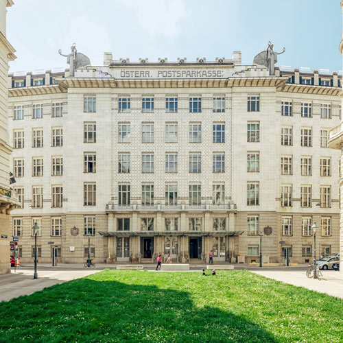 The former Postsparkasse marks the end of the Campus Academy. The OeAW is the largest tenant in Otto Wagner's famous architectural gem.