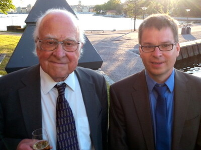 HEPHY Direktor Jochen Schieck mit dem Nobelpreisträger Peter Higgs