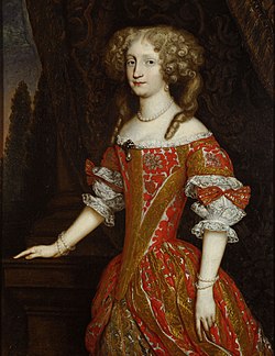 Eleonore Magdalena is painted standing and leaning on a table with one hand. She is wearing a curly hairdo or wig and a red patterned dress and pearl jewellery. She is looking at the viewer.