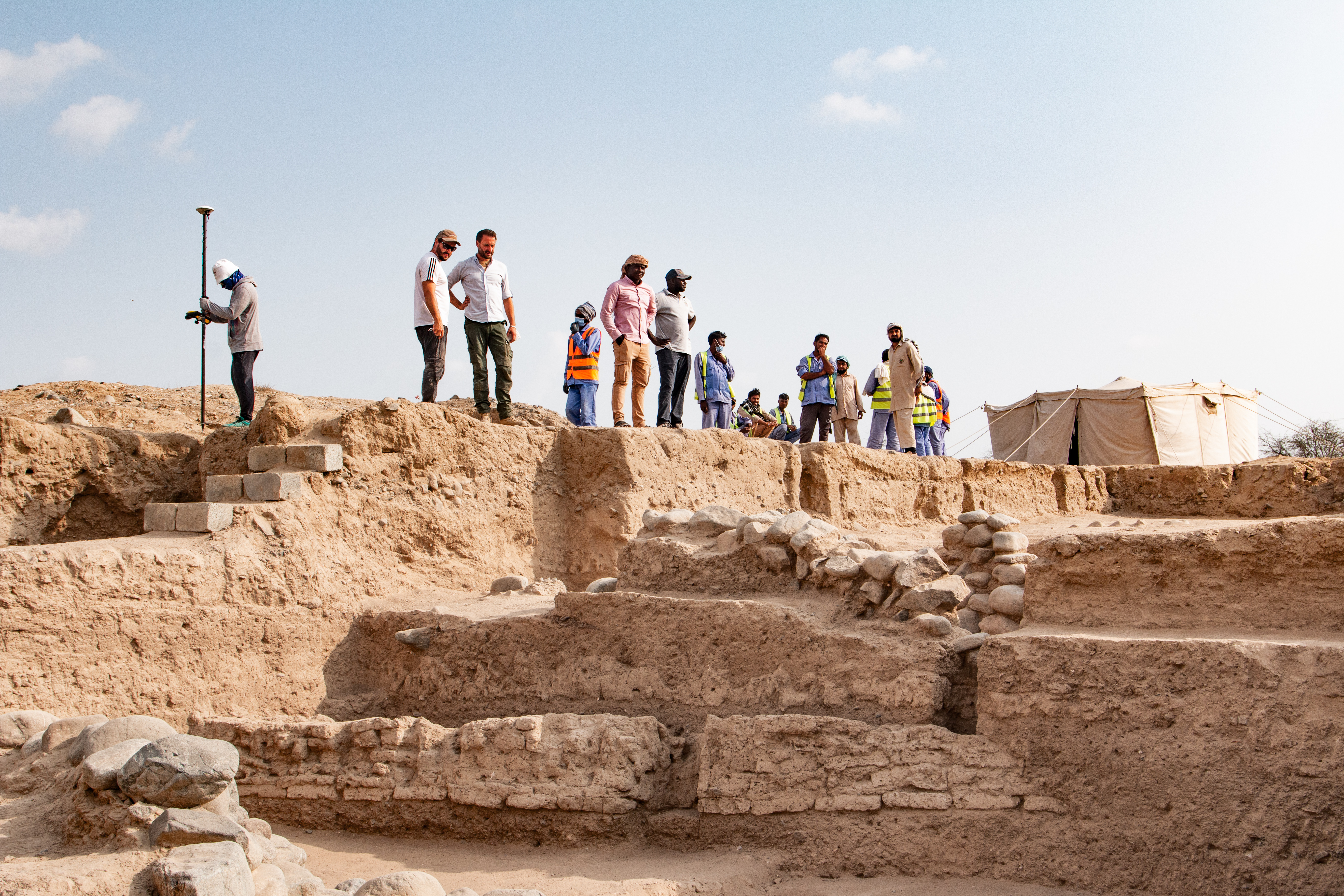 Einblicke in die stratigraphische Abfolge von der Bronze- bis zur Eisenzeit des mehrperiodigen Fundplatzes (© ÖAW-ÖAI/M. Börner)