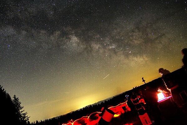 Sterne am nächtlichen Himmel über Trahütten