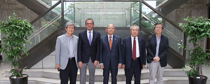 [Translate to English:] V.l.n.r.: Prof. Yi, ÖAW-Vizepräsident Alram, NAS-Präsident Kwun, NAS-Vizepräsident Li, Prof. Hong