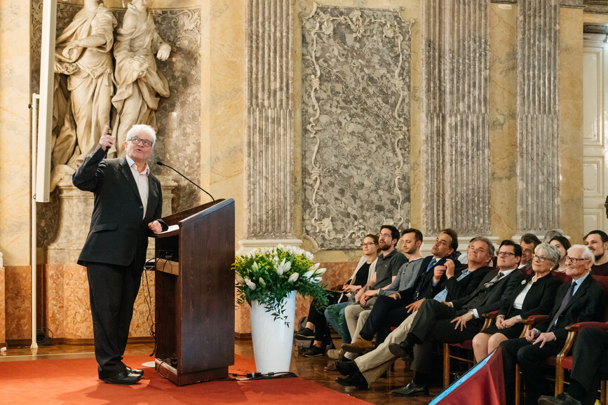Unter den faszinierten Zuhörer/innen war auch Hans Tuppy. © ÖAW/Klaus Pichler