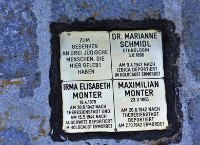 Die Ethnologin Marianne Schmidl wurde mit einem „Stein der Erinnerung“ gewürdigt. © ISA/Mehmet Emir