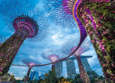 Singapur zählt mit einer Fläche von rund 719 qkm und 5,6 Millionen Einwohner zu den kleinsten Ländern. Im UN-Weltenwicklungsindex liegt es auf Platz 11. © Shutterstock