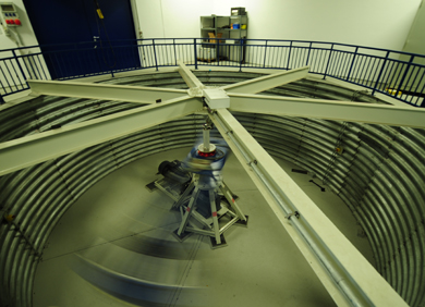Die rotierende Zentrifuge in der die verschränkte Photonenquelle auf das 30-fache ihres Gewichts beschleunigt wurde. © IQOQI/ÖAW