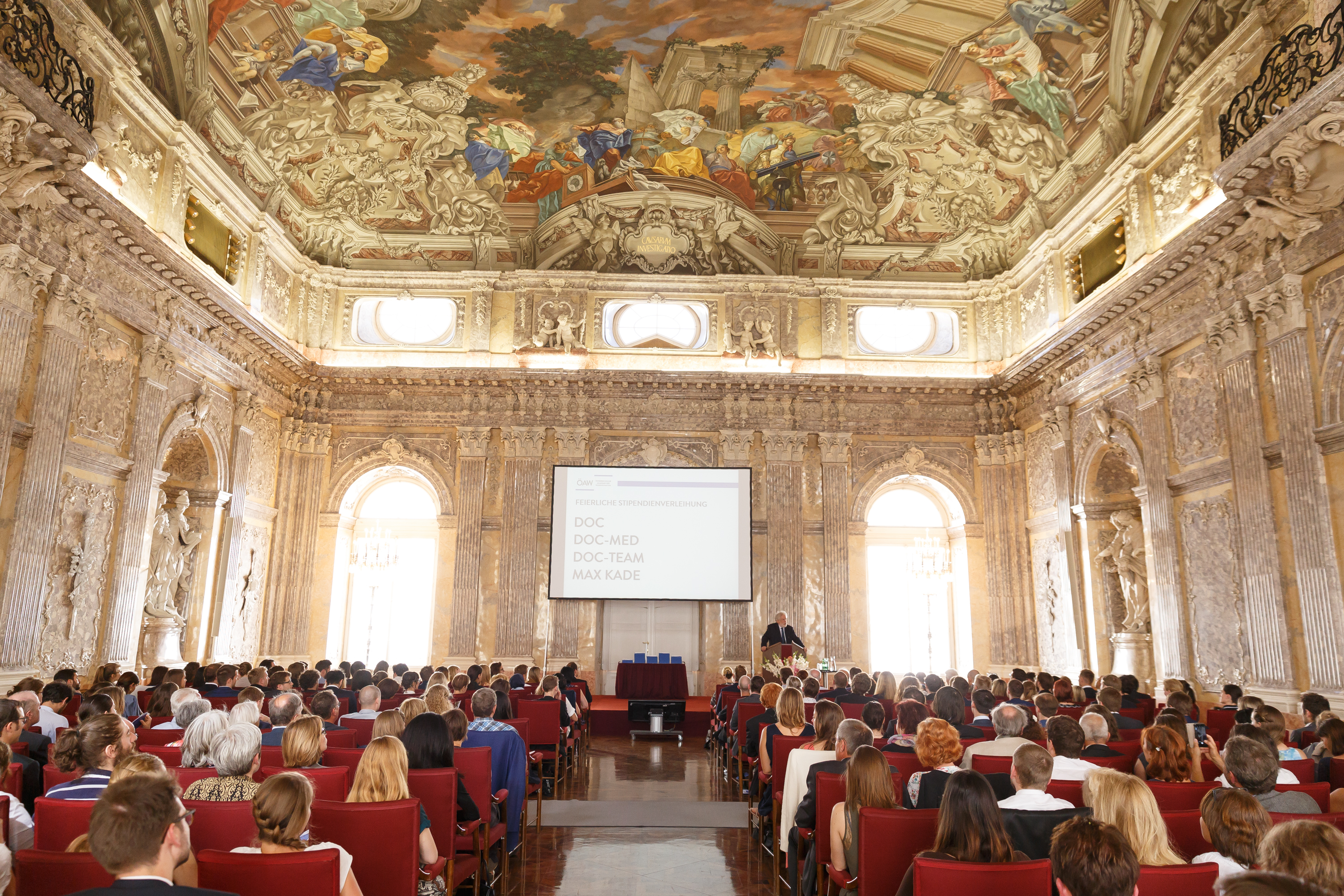 Mehr als 300 Gäste verfolgten im Festsaal der ÖAW die feierliche Übergabe der Stipendien. © ÖAW/Elia Zilberberg Mehr als 300 Gäste verfolgten im Festsaal der ÖAW die feierliche Übergabe der Stipendien. © ÖAW/Elia Zilberberg
