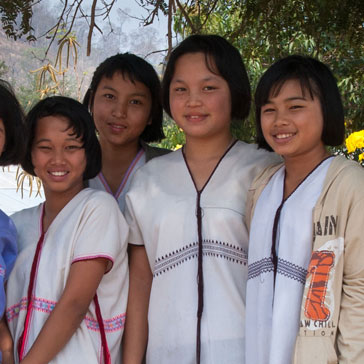 Karenische Schülerinnen © Wikimedia/CC-SA-4.0