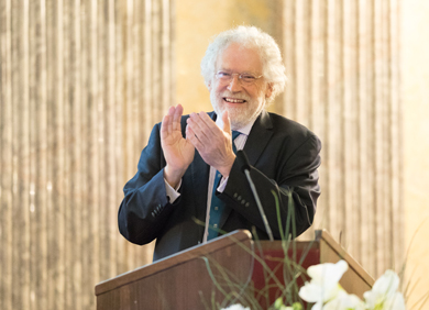 ÖAW-Präsident Anton Zeilinger gratulierte allen insgesamt 13 Preisträger/innen © ÖAW ÖAW-Präsident Anton Zeilinger gratulierte allen insgesamt 13 Preisträger/innen © ÖAW
