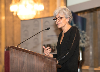 [Translate to English:] Die französische Astronautin Claudie Haigneré hielt die Festrednerin bei der diesjährigen Verleihung der „For Women in Science“-Stipendien © L’Oréal/Eva Kelety