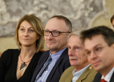 Unter den Gästen: Der Astronom Franz Kerschbaum führt durch die Doku „Einsteins Wien“. © ÖAW/Elia Zilberberg