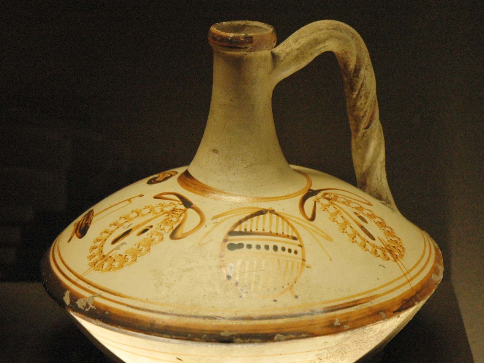 Lagynos mit Musikinstrumenten, Louvre © Wikimedia/Public Domain
