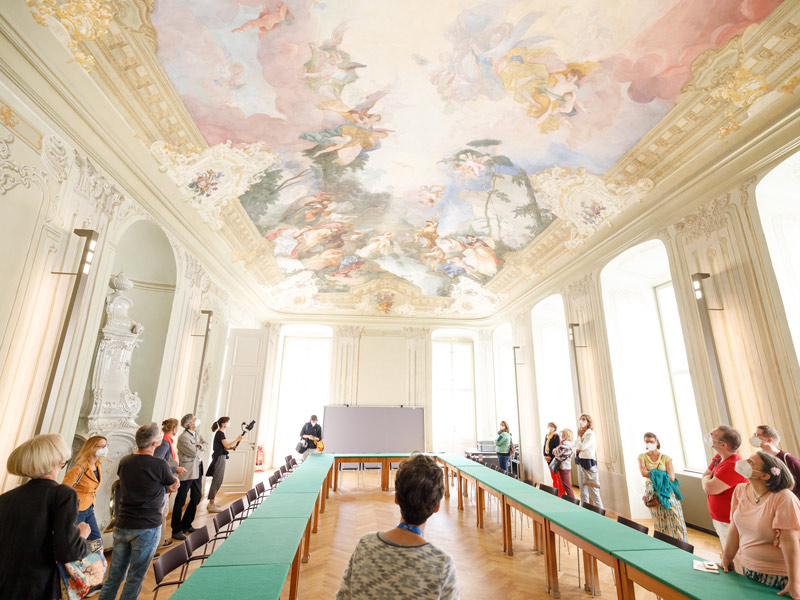 Einige der kunsthistorischen Schätze das Hauptgebäudes der ÖAW offenbaren sich erst bei einem Blick nach oben. © Elia Zilberberg Einige der kunsthistorischen Schätze das Hauptgebäudes der ÖAW offenbaren sich erst bei einem Blick nach oben. © Elia Zilberberg