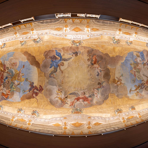 Prunkstück des Campus Akademie ist die revitalisierte Bibliothek mit ihrem barocken Deckenfresko von Anton Hertzog (1692–1740). © Daniel Hinterramskogler/ÖAW 