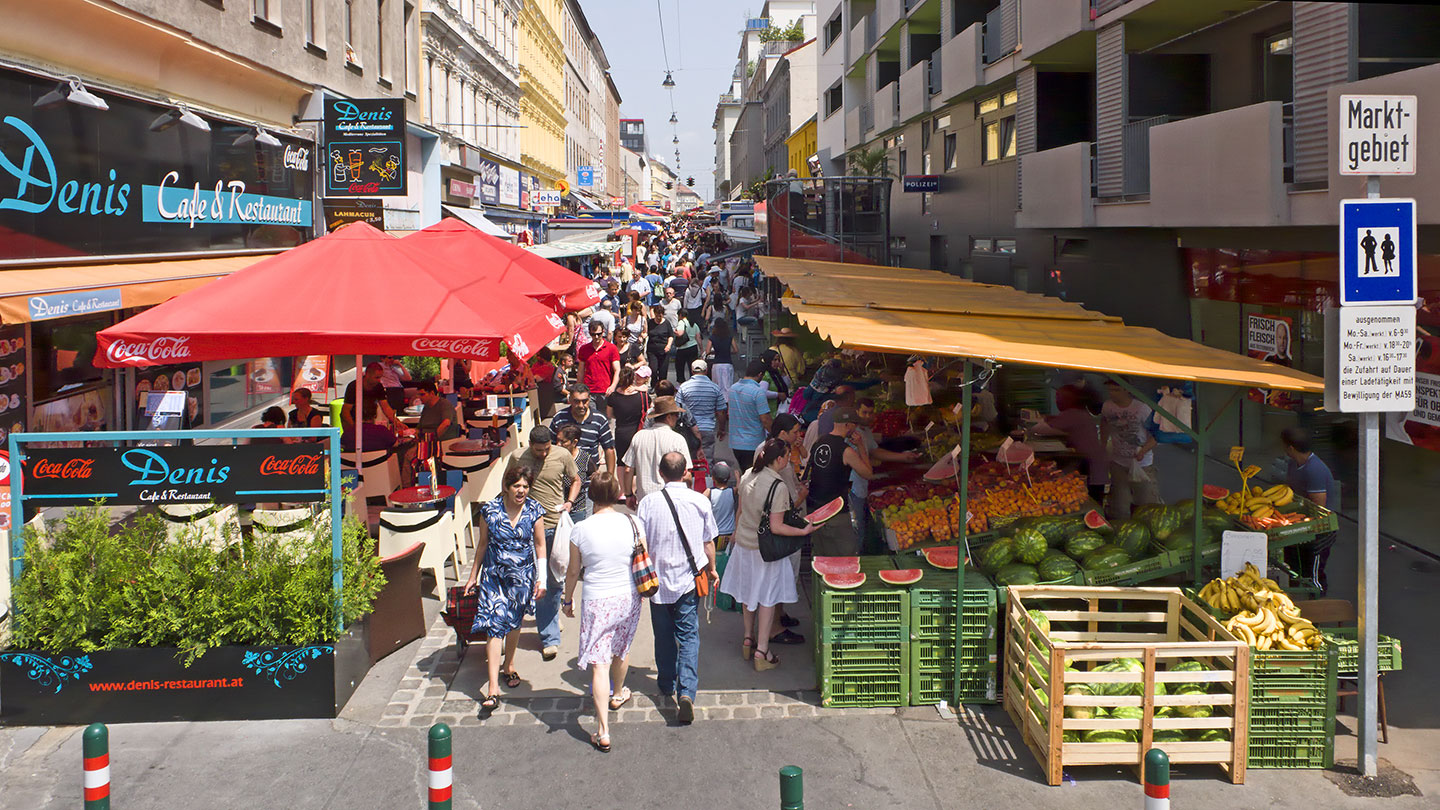 Am Wiener Brunnenmarkt treffen viele Kulturen zusammen. © Wikimedia Commons