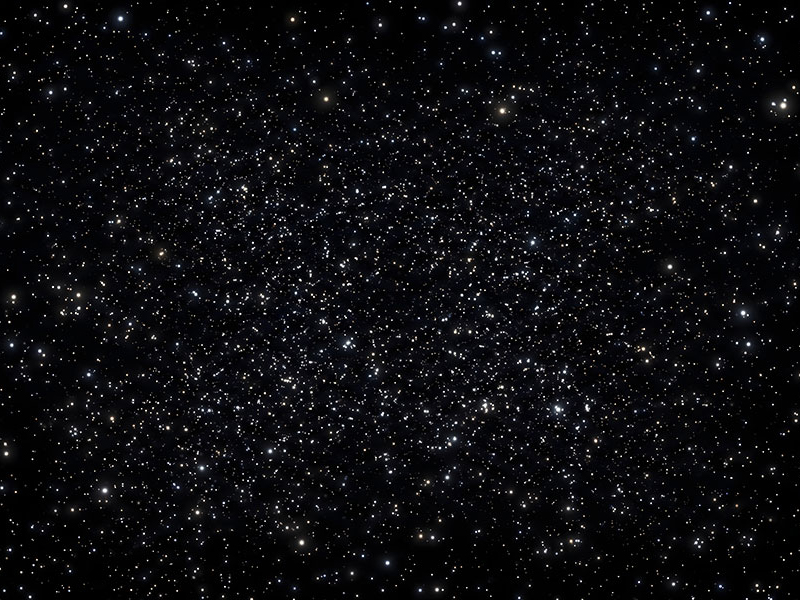 Dichtes Sternenfeld vor schwarzem Weltraumhintergrund mit zahlreichen weiß, bläulich und gelblich leuchtenden Sternen unterschiedlicher Helligkeit.