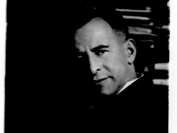 Dunkles Schwarz-Weiß-Porträt von Siegfried Jacobsohn, 1925.