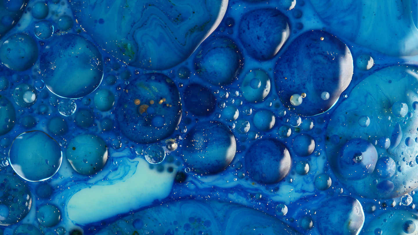 Nahaufnahme von Wasserbläschen