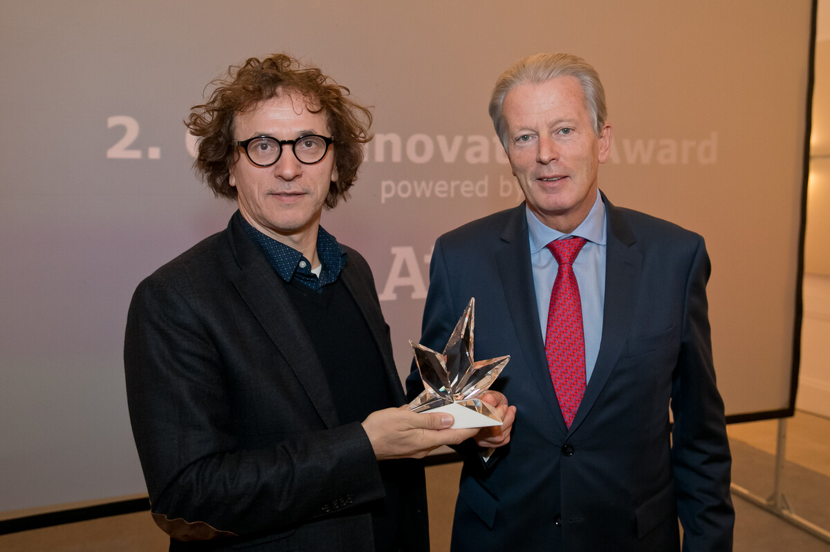 Laudator Vizekanzler Mitterlehner überreichte den CEE Award an Josef Penninger