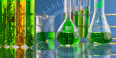 Chemische Glasbehälter mit grüner Flüssigkeit (iStock: Toa55)