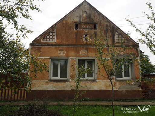 Many of the old Bulgarian houses in Breștea are in decay.