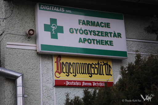 Multilingual information signs (Petrești, 2014)