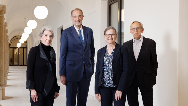 Das neue Präsidium der ÖAW v.l.n.r.: Christiane Wendehorst, Heinz Faßmann, Ulrike Diebold, Wolfgang Baumjohann. © ÖAW/Peter Rigaud Das neue Präsidium der ÖAW v.l.n.r.: Christiane Wendehorst, Heinz Faßmann, Ulrike Diebold, Wolfgang Baumjohann. © ÖAW/Peter Rigaud