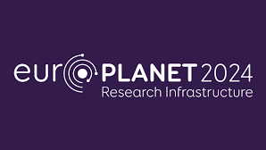 Das Logo zeigt den weißen Schriftzug „euroPLANET 2024 Research Infrastructure“ auf einem dunkelvioletten Hintergrund. Das „o“ in „euro“ ist dabei als stilisierter Planet mit drei umlaufenden Orbit-Ringen und einem kleinen Satellitenpunkt dargestellt.