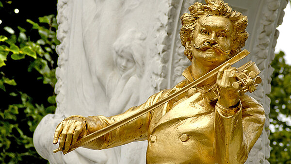 Goldene Statue von Johann Strauss im Stadtpark