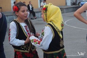 Young girls at the diapora festival (Urovica, 2016)