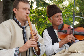 Traditional folklore group wearing traditional clothes: "frula" (Stefan Radovanović) and violine (Milija Živković), (Donji Milanovac, 2017)