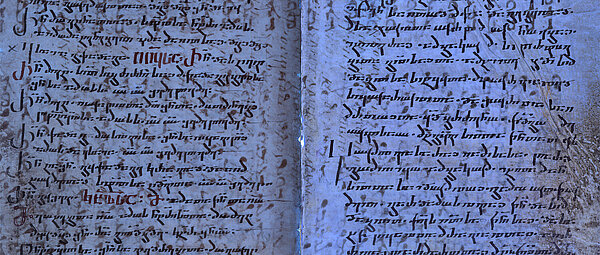 Das Fragment der Übersetzung des Neuen Testaments ist unter ultraviolettem Licht erkennbar © Vatican Library