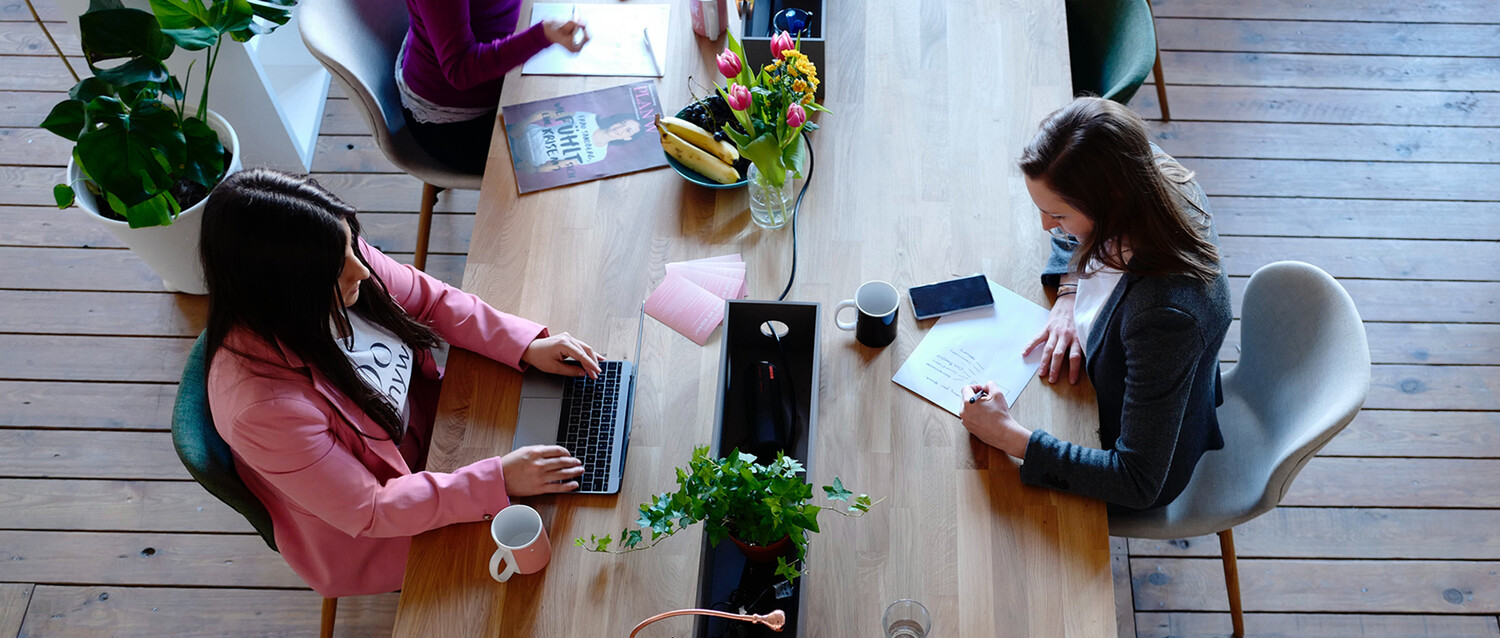 Coworking Spaces sind vor allem für Ein-Personen-Unternehmen und Gründer/innen attraktiv.