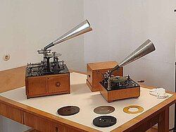 Phonograph