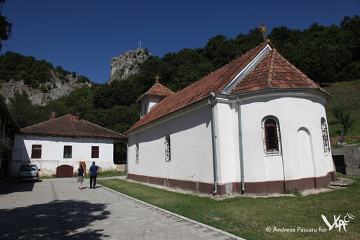 The Serbian orthodox monastery in the Vlach village of Vratna, founded by king Milutin in the 14th c. (Vratna, 2016)