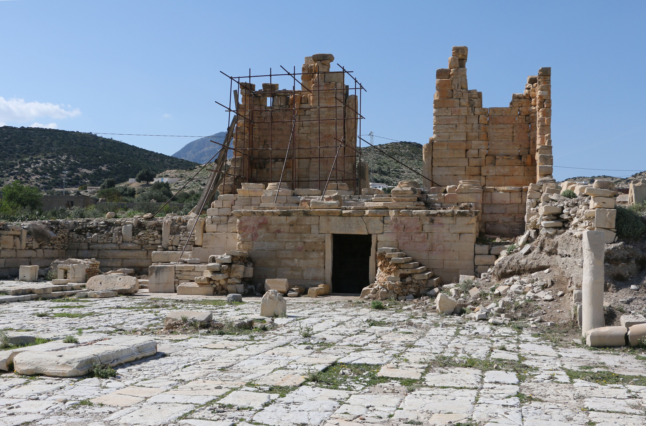 Forum of Abthugnos. View to the northwest of the temple (Photo: OeAW-OeAI/ G. Styhler-Aydın)