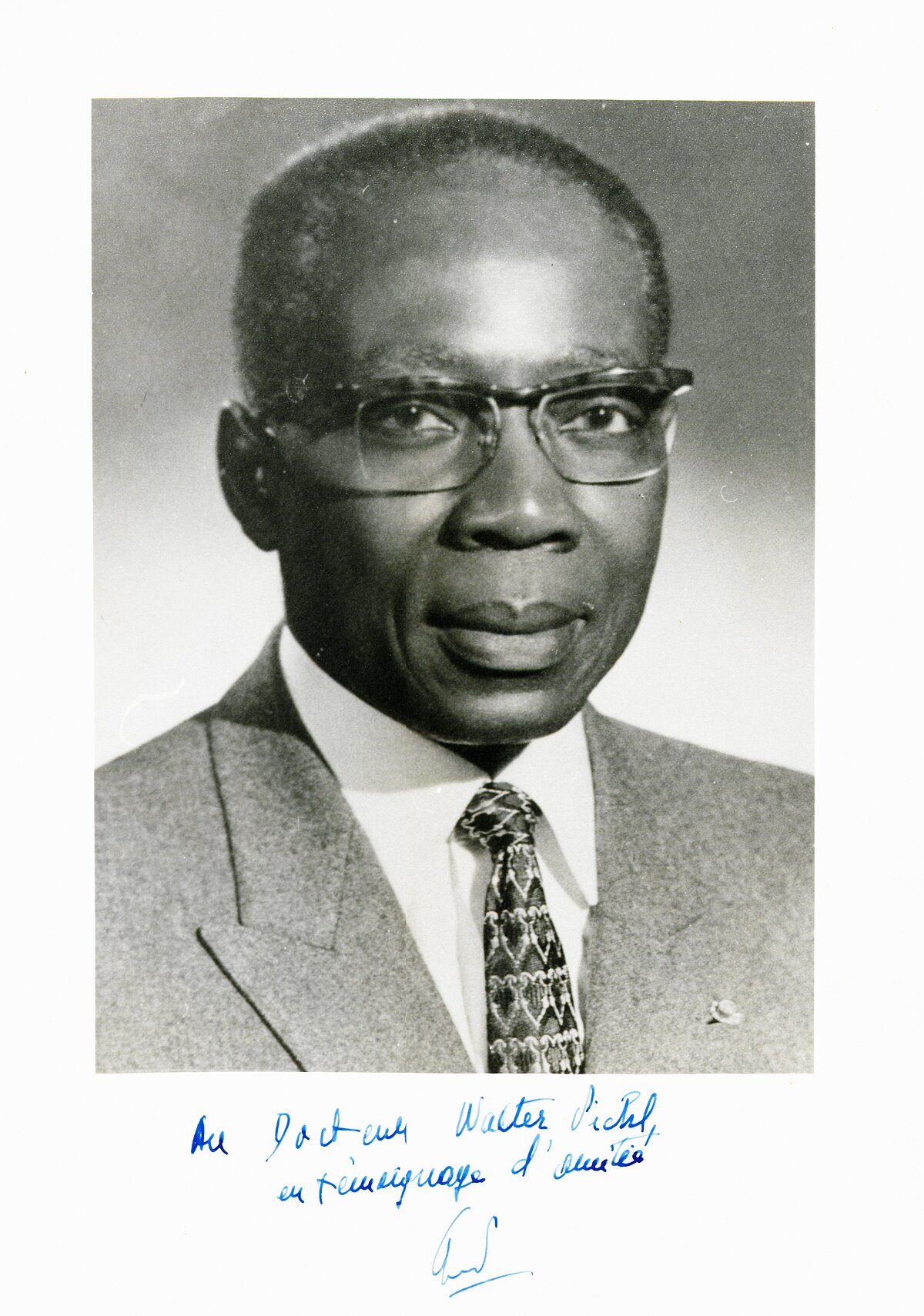 Portrait von Senghor mit der Widmung „Für Dr. Walter Pichl als Zeichen der Freundschaft“