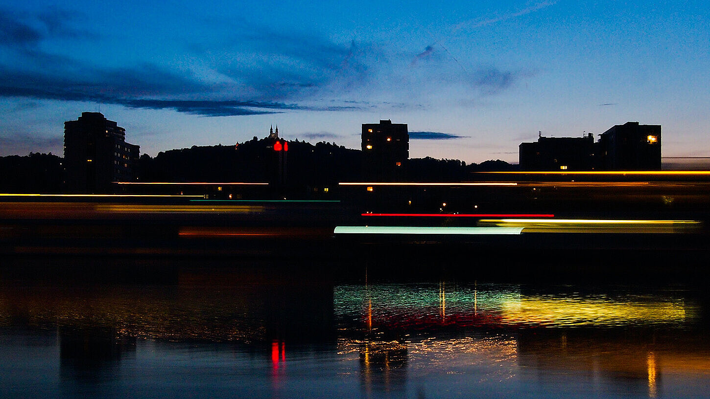 Die Donau fließt nicht nur durch Linz, sondern durch hunderte Städte und insgesamt zehn Länder - sie alle verbinden mit dem Fluss ihre eigenen Geschichten. Die Donau fließt nicht nur durch Linz, sondern durch hunderte Städte und insgesamt zehn Länder - sie alle verbinden mit dem Fluss ihre eigenen Geschichten.