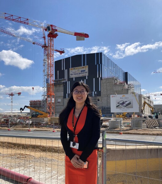 Ehemalige Dissertantin Lei Chen auf der ITER-Baustelle