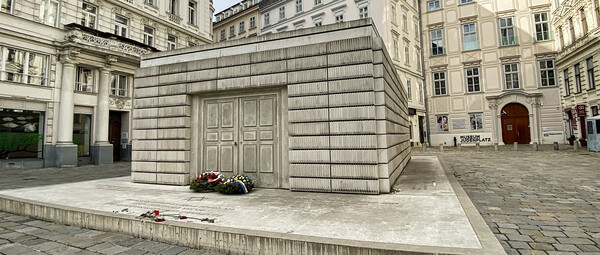 Das Mahnmal für die österreichischen jüdischen Opfer der Schoah am Judenplatz in Wien