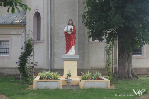Statue of Jesus Christ near the Roman Catholic church (Cămin, 2018)