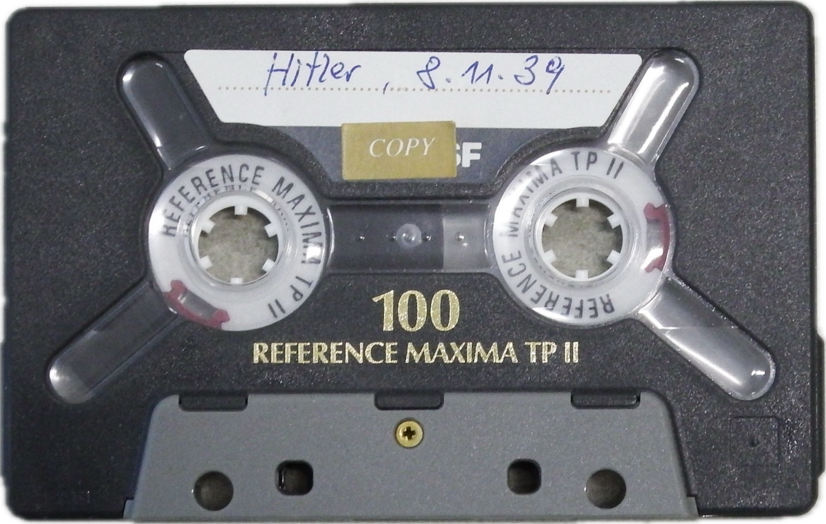 Bild einer Kassette mit der Aufschrift "Hitler, 8.11.1939"