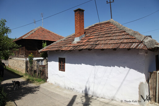 Only a few old houses survived the contruction of modern buildings (Urovica, 2016)