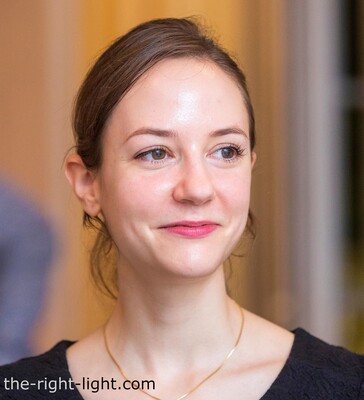 Anna Maria Wernbacher von der Universität Wien will Organische Leuchtdioden effizienter gestalten.