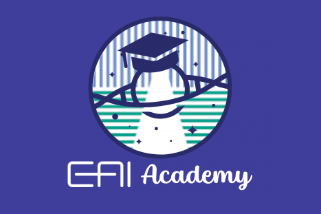 Rundes Logo der EAI Academy auf blauem Hintergrund mit Doktorhut-Grafik.